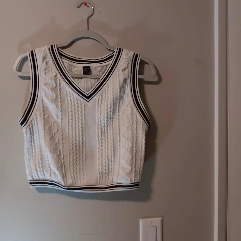 SHEIN White Cable Knit V-Neck Cropped Tank with Black Trim - Picture 9 of 11